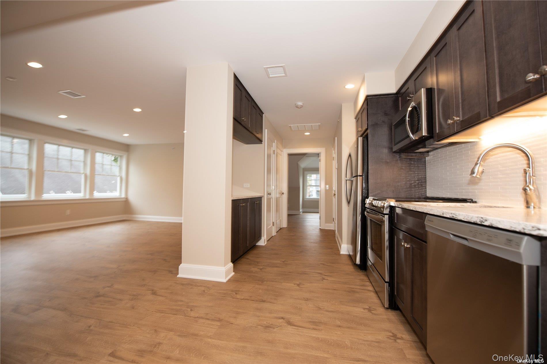 #3 photo, 444 New York Avenue, サフォーク郡 Huntington , NY 11743