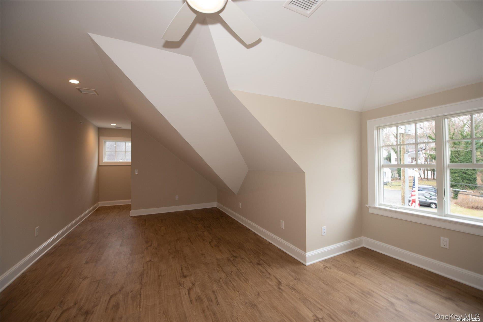 #7 photo, 444 New York Avenue, サフォーク郡 Huntington , NY 11743