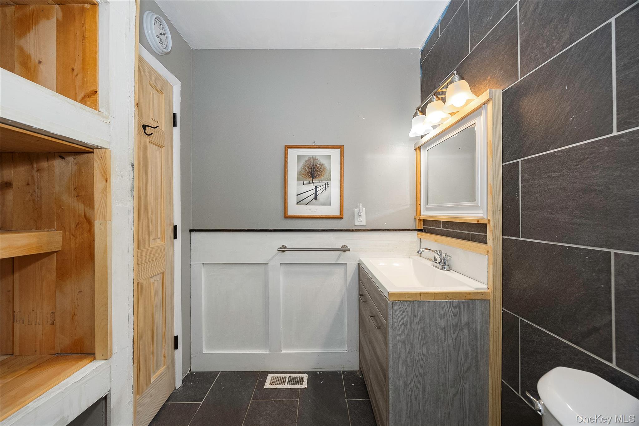 #18 photo, 8 Sunny Brook Circle, Highland , NY 12528