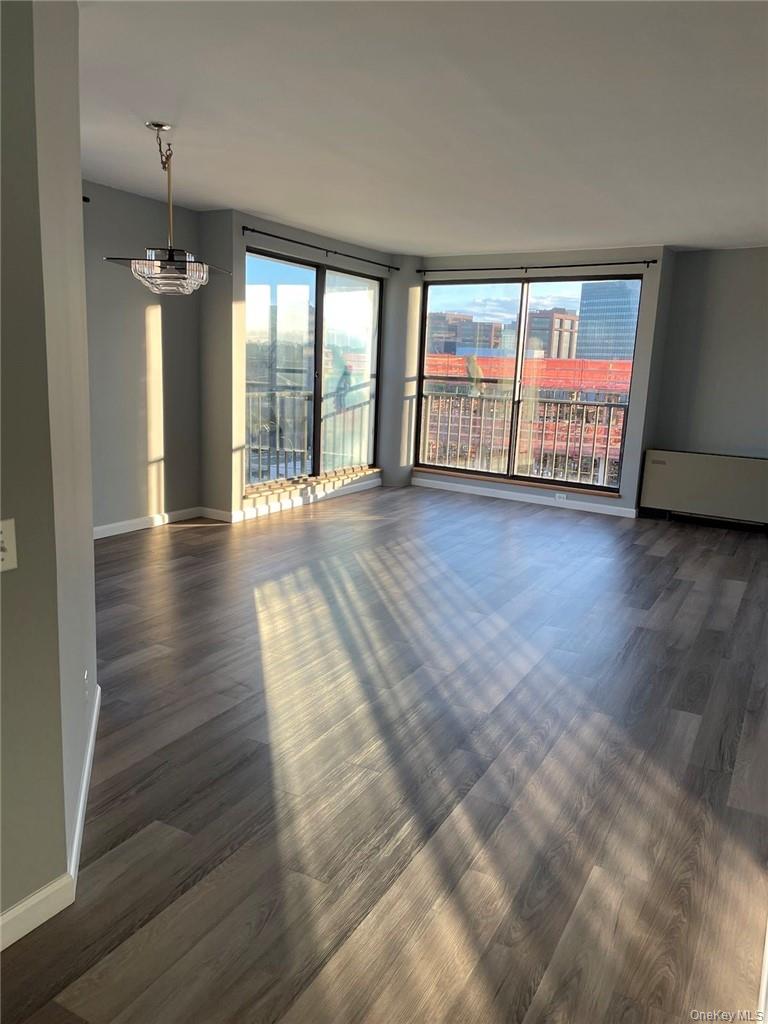 #4 photo, 10 Cottage Place, White Plains , NY 10601