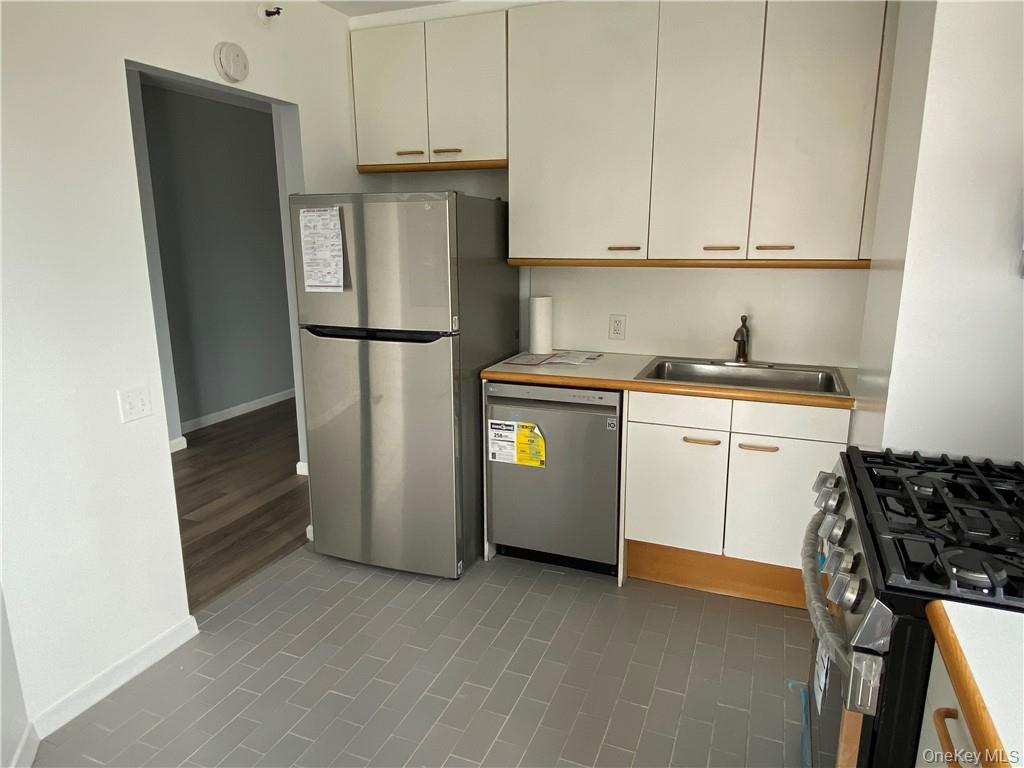 #5 photo, 10 Cottage Place, White Plains , NY 10601