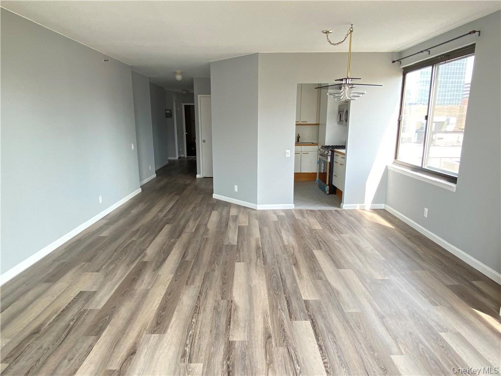 #8 photo, 10 Cottage Place, White Plains , NY 10601