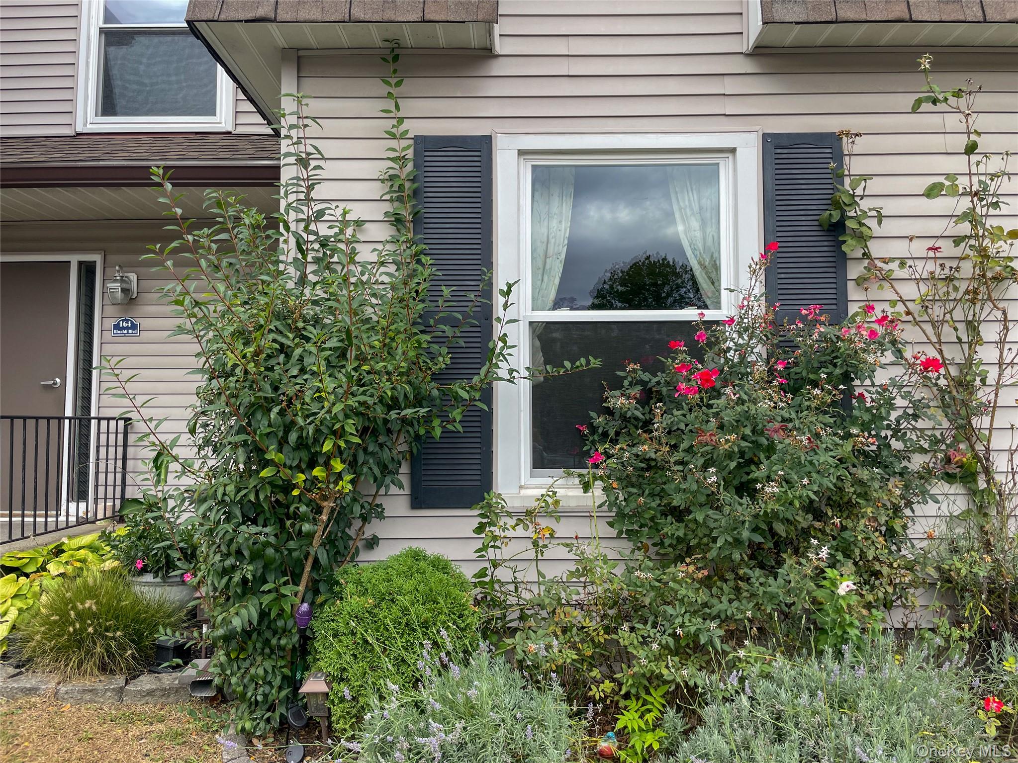 #2 photo, 164 Rinaldi Boulevard, Poughkeepsie , NY 12601