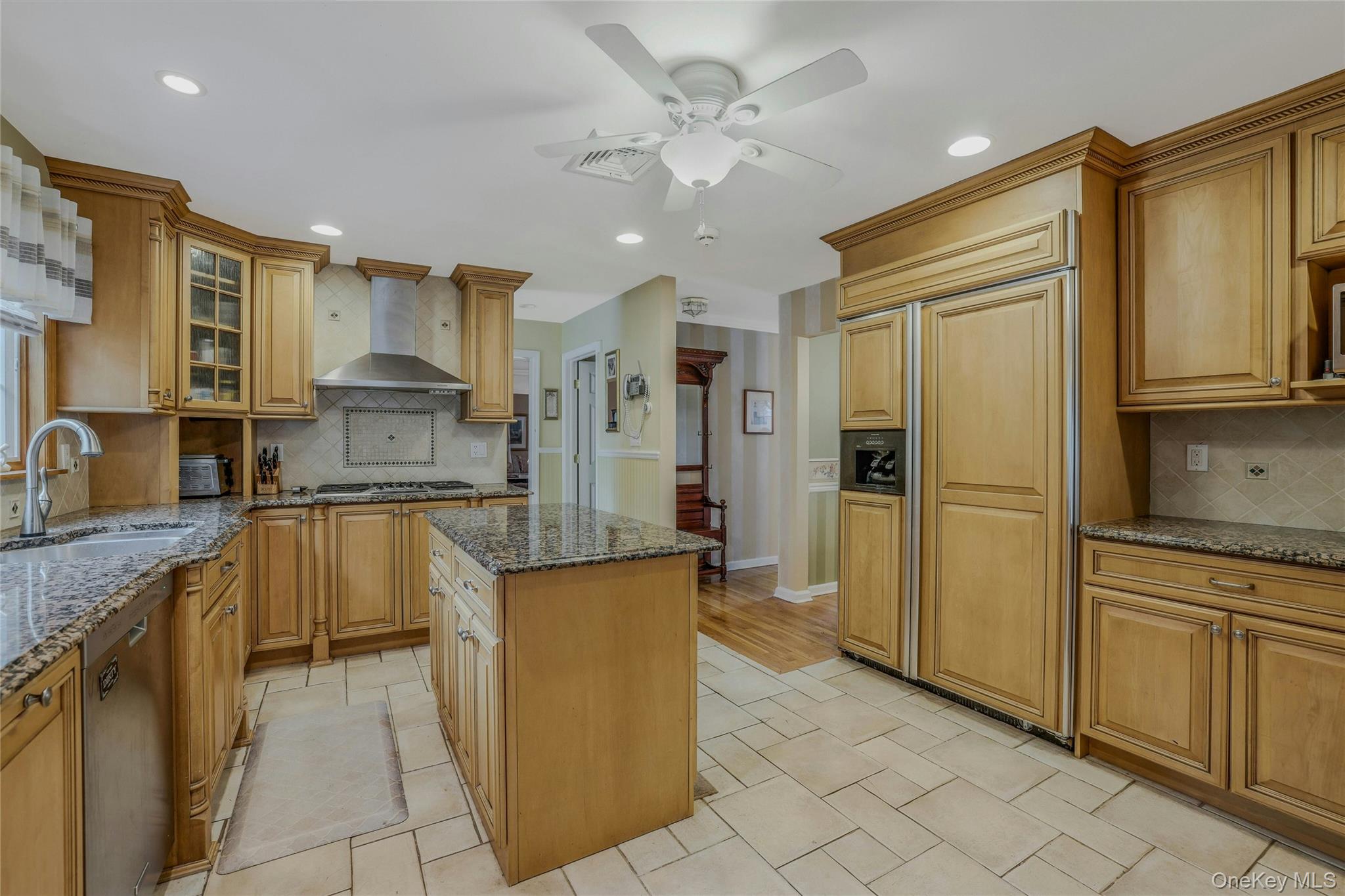 #11 photo, 45 Manchester Street, ナッソー郡 Westbury , NY 11590