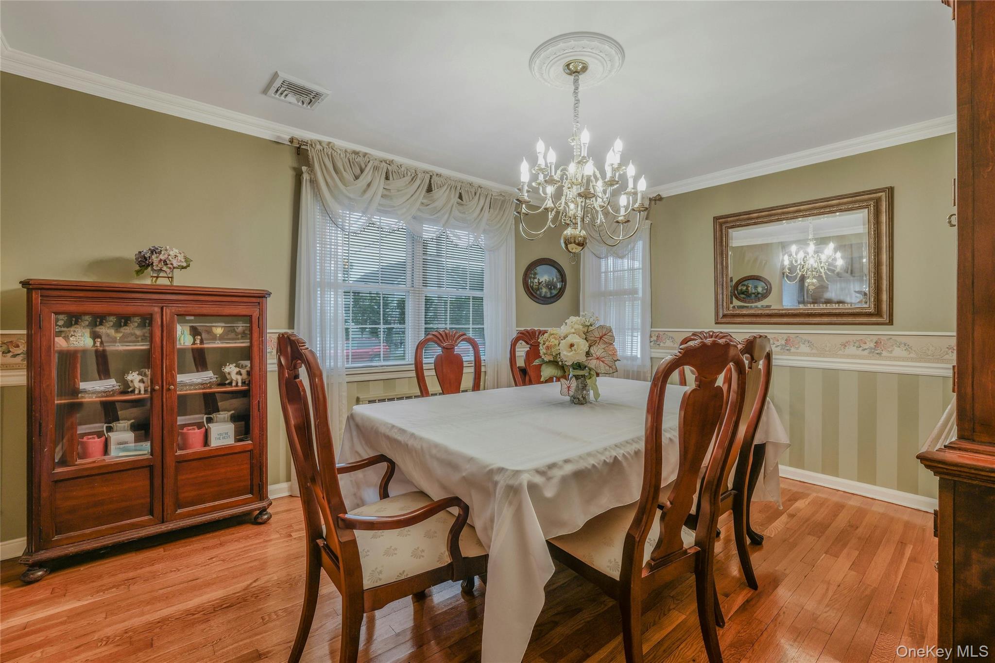 #8 photo, 45 Manchester Street, ナッソー郡 Westbury , NY 11590