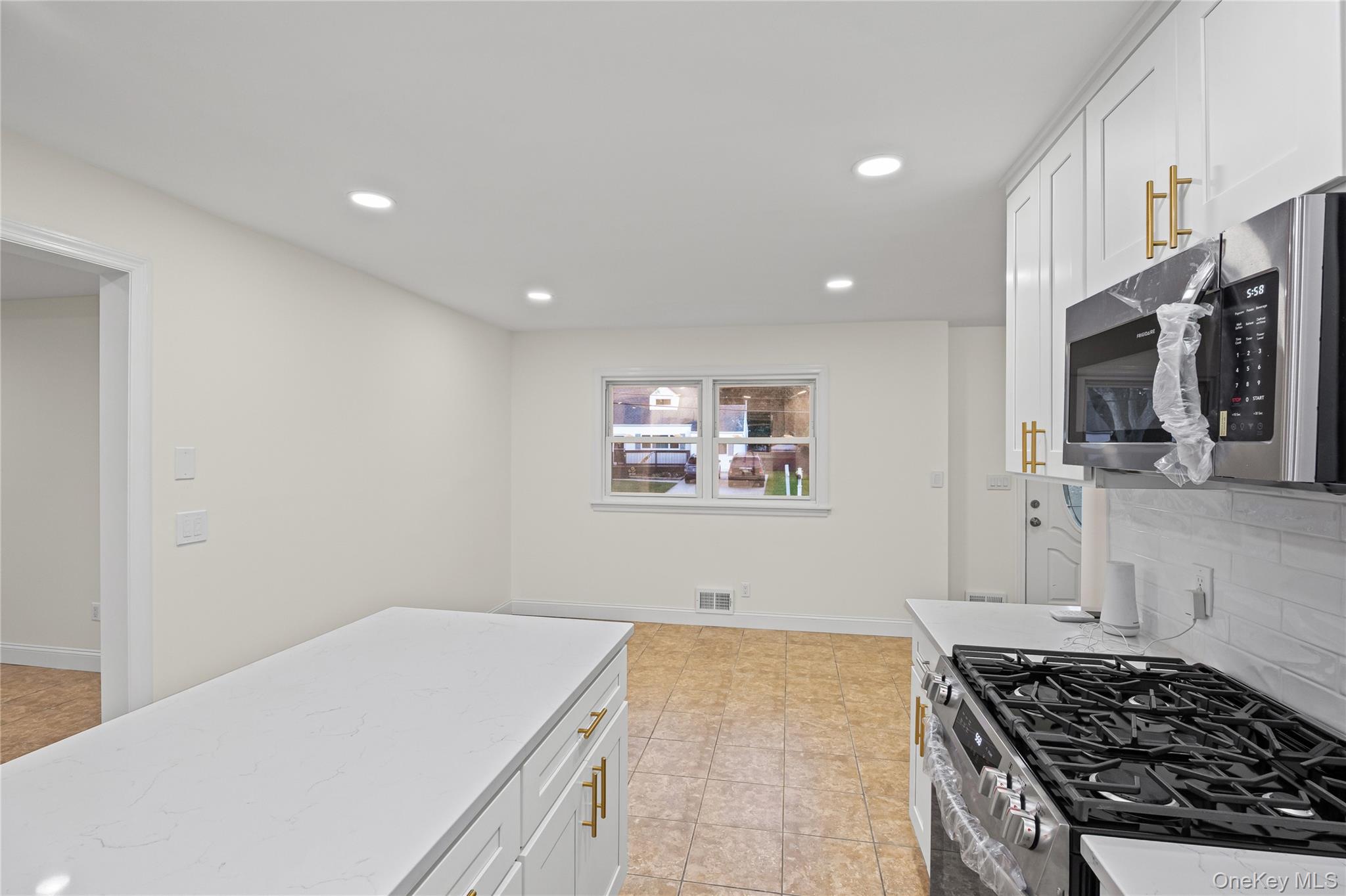 #13 photo, 31 Colony Road, サフォーク郡 Port Jefferson Station , NY 11776