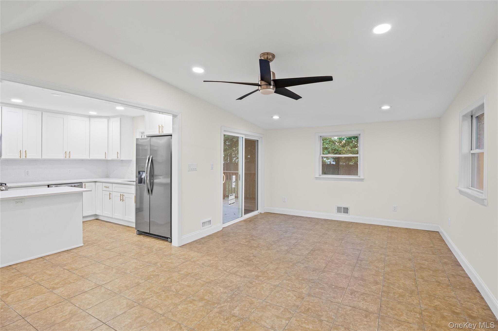 #17 photo, 31 Colony Road, サフォーク郡 Port Jefferson Station , NY 11776