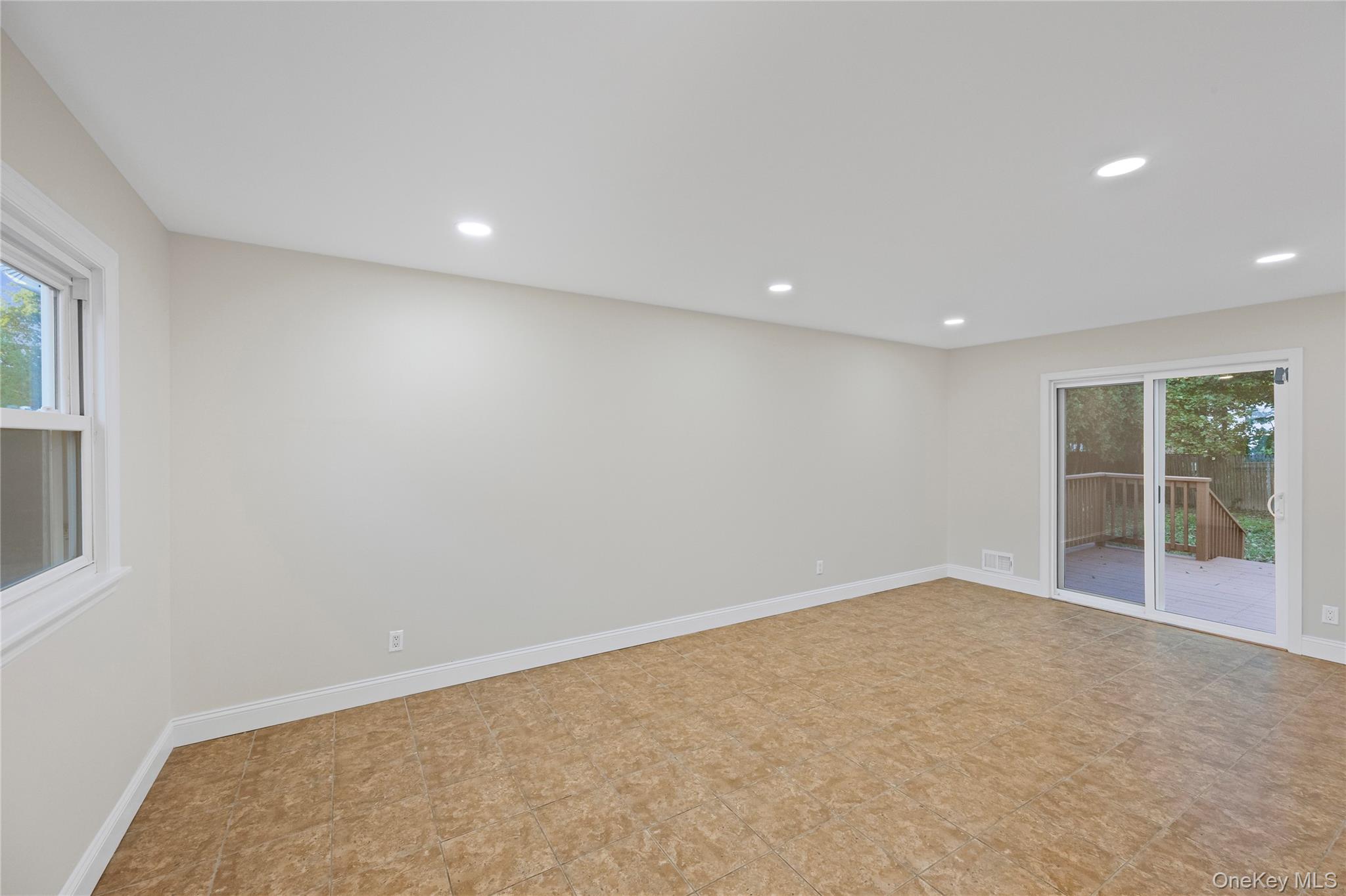 #5 photo, 31 Colony Road, サフォーク郡 Port Jefferson Station , NY 11776