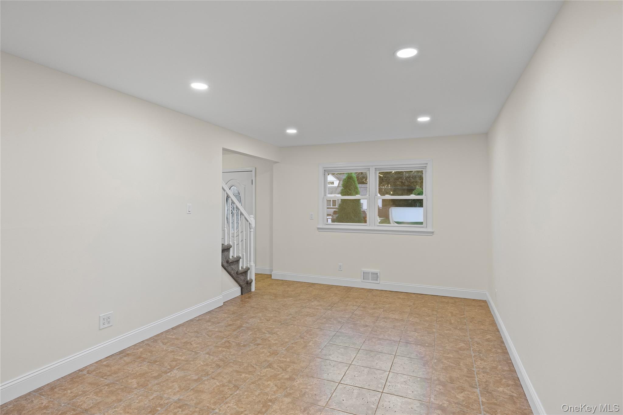 #6 photo, 31 Colony Road, サフォーク郡 Port Jefferson Station , NY 11776