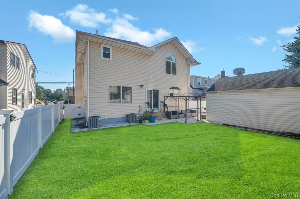 #20 photo, 43 Prince Street, New Hyde Park , NY 11040