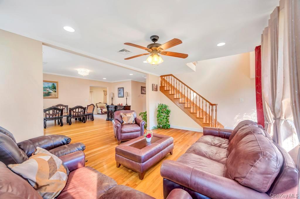 #3 photo, 43 Prince Street, New Hyde Park , NY 11040