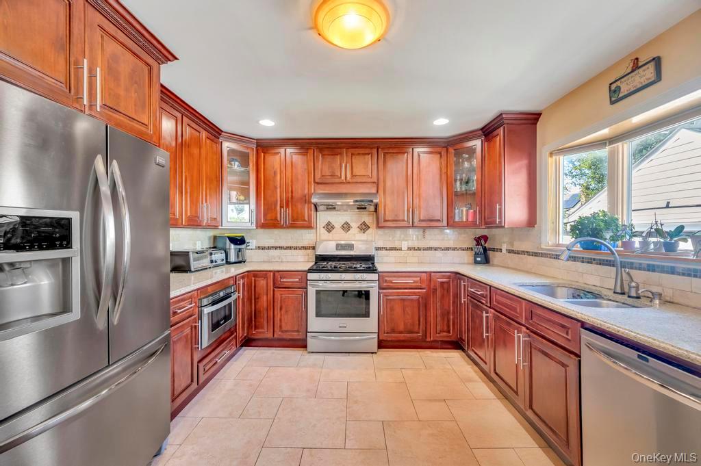 #6 photo, 43 Prince Street, New Hyde Park , NY 11040