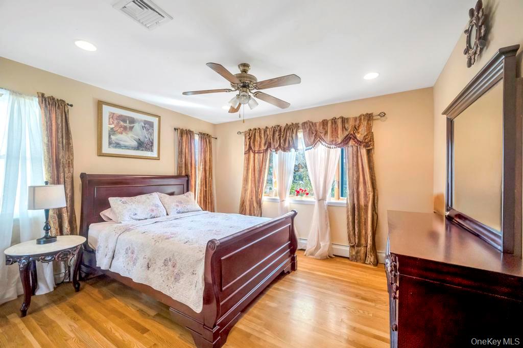 #9 photo, 43 Prince Street, New Hyde Park , NY 11040