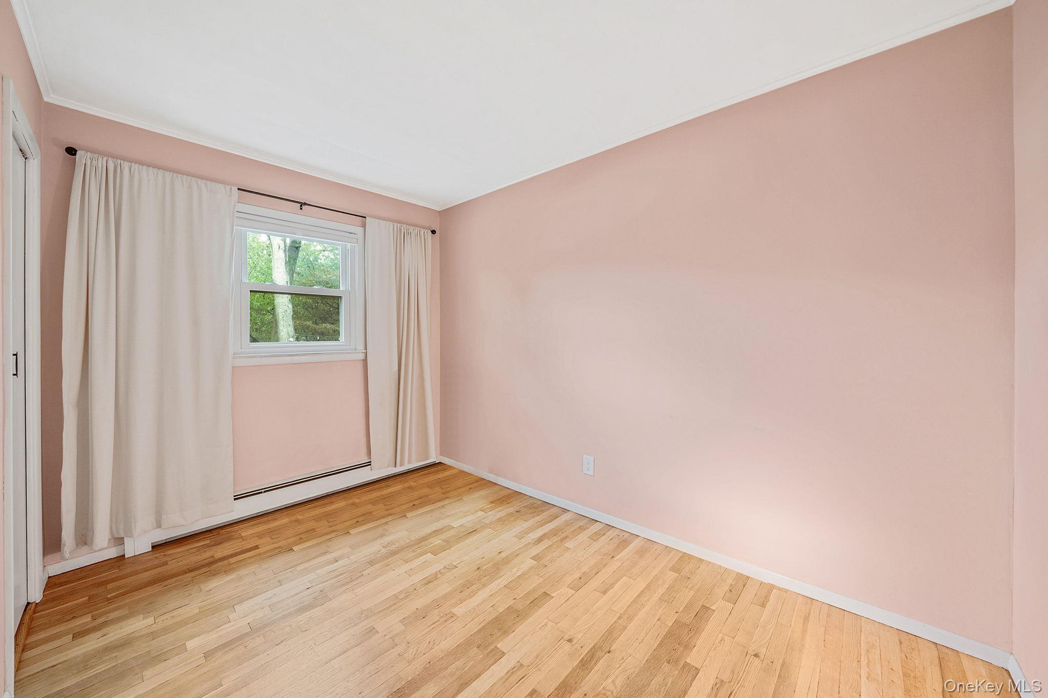 #13 photo, 15 Raymond Avenue, サフォーク郡 Farmingville , NY 11738