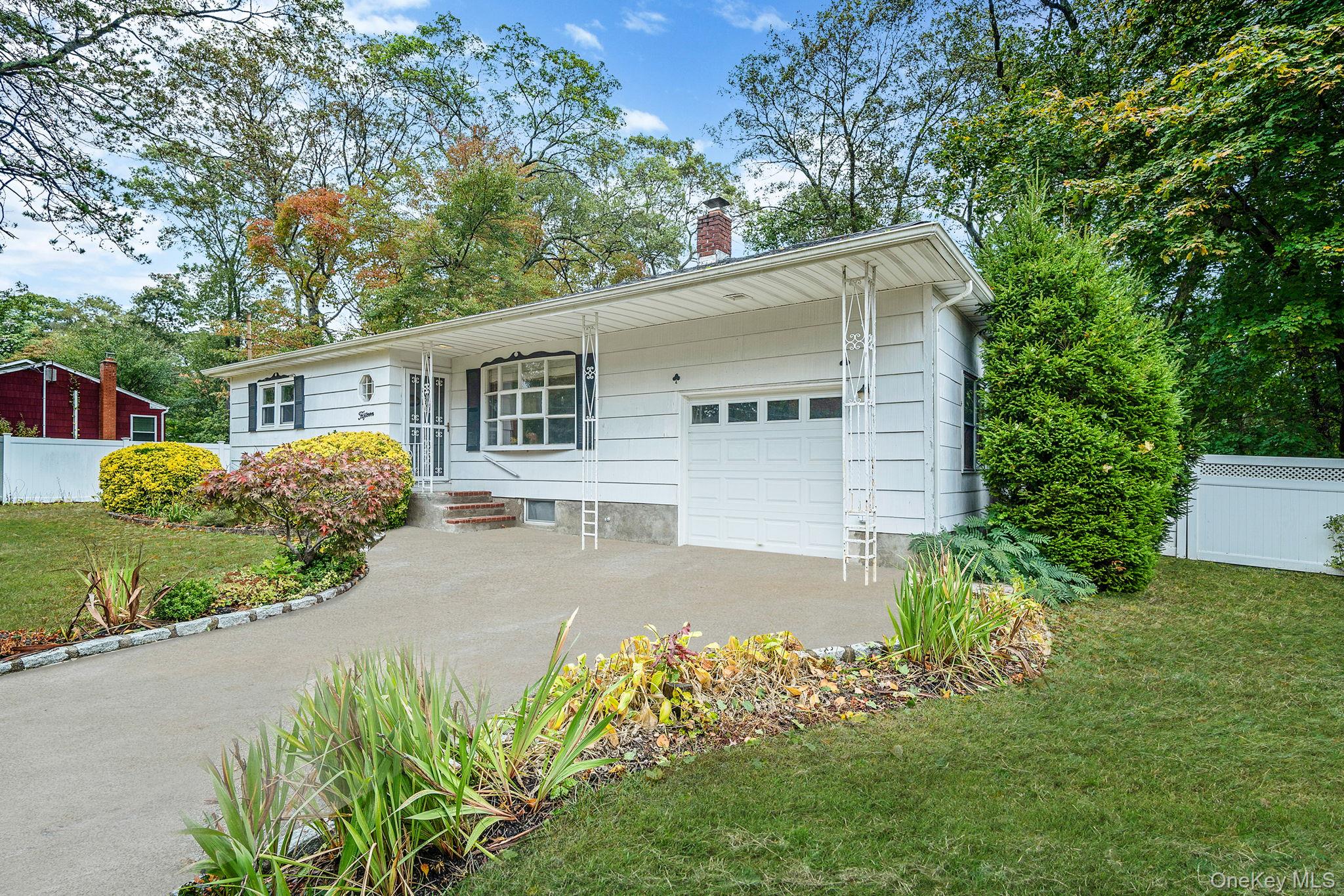 #16 photo, 15 Raymond Avenue, サフォーク郡 Farmingville , NY 11738