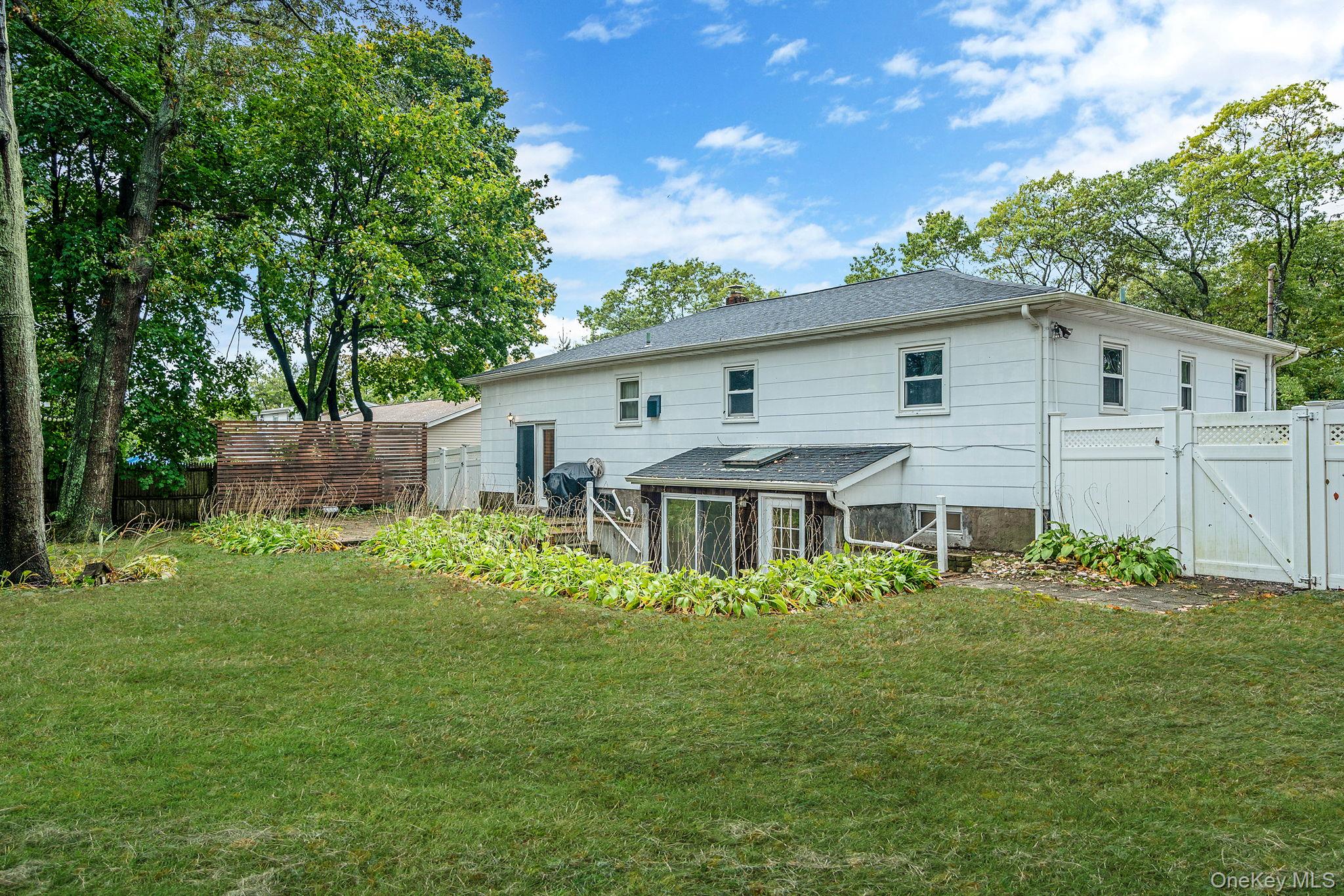 #19 photo, 15 Raymond Avenue, サフォーク郡 Farmingville , NY 11738