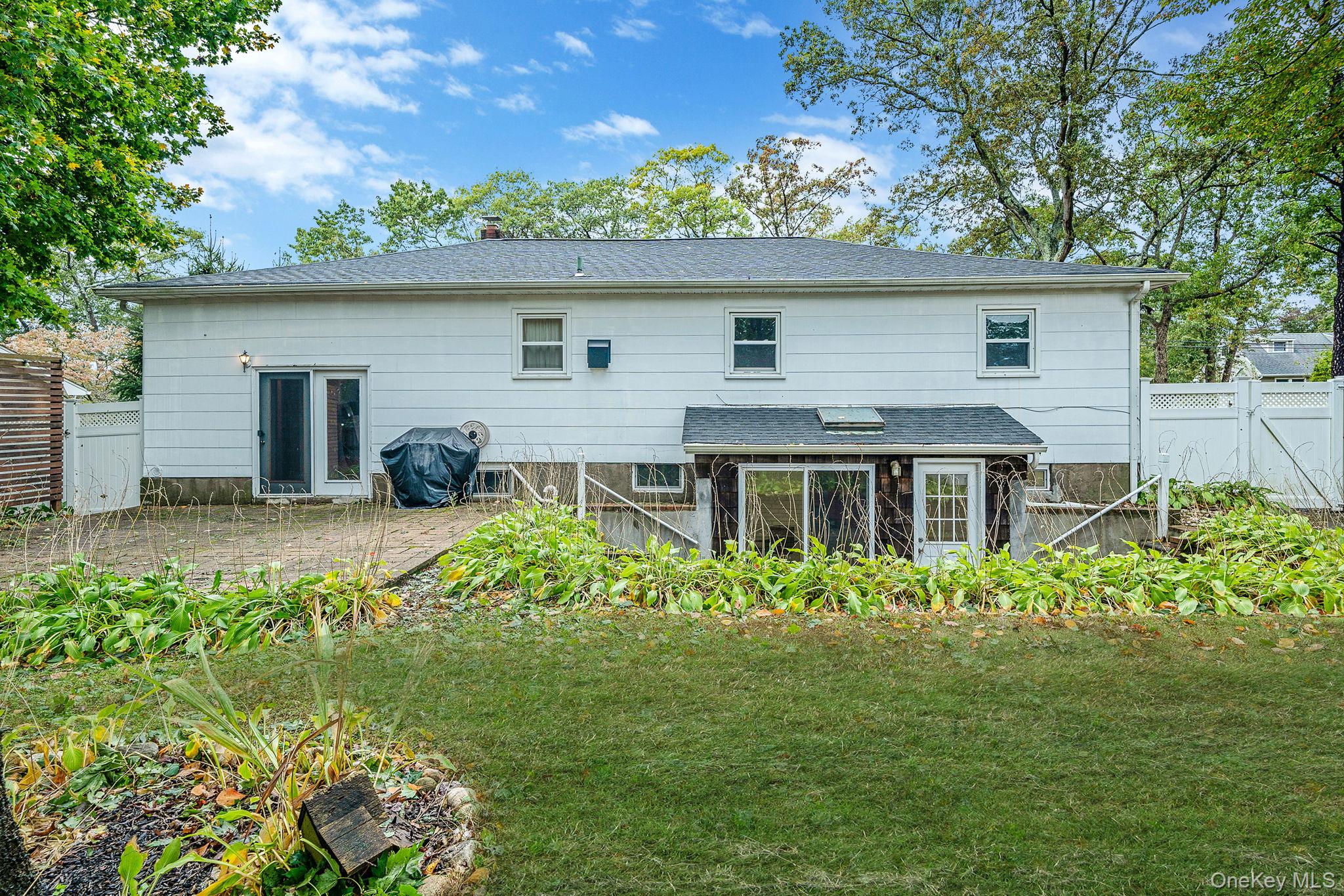 #20 photo, 15 Raymond Avenue, サフォーク郡 Farmingville , NY 11738