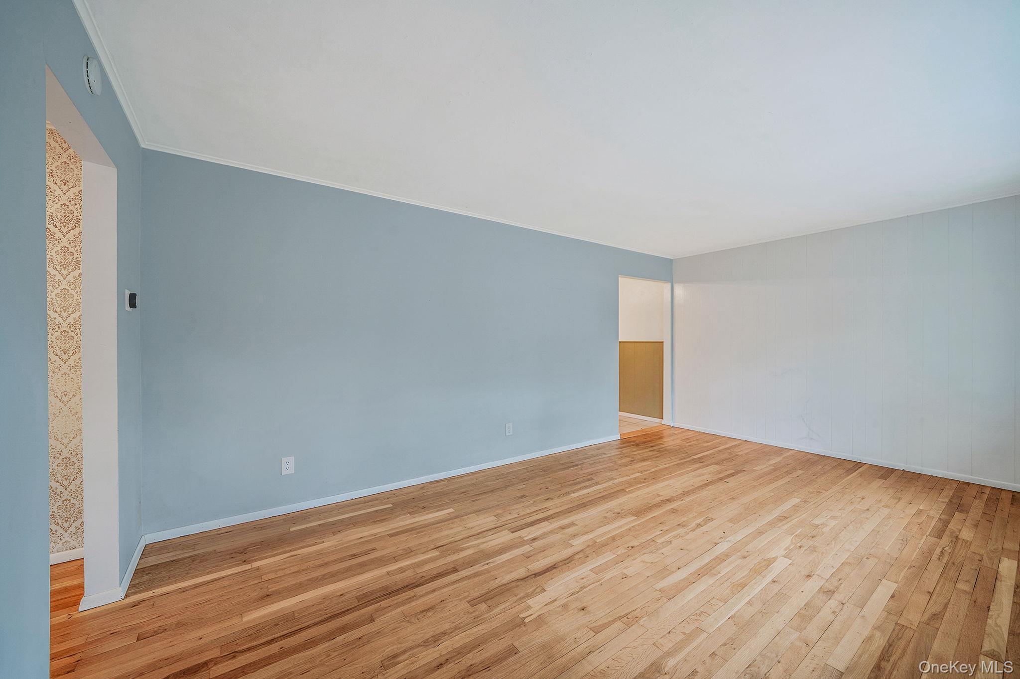 #3 photo, 15 Raymond Avenue, サフォーク郡 Farmingville , NY 11738