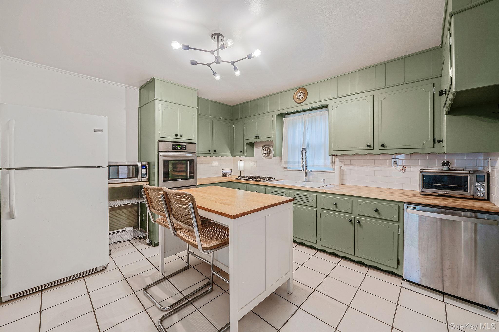 #5 photo, 15 Raymond Avenue, サフォーク郡 Farmingville , NY 11738