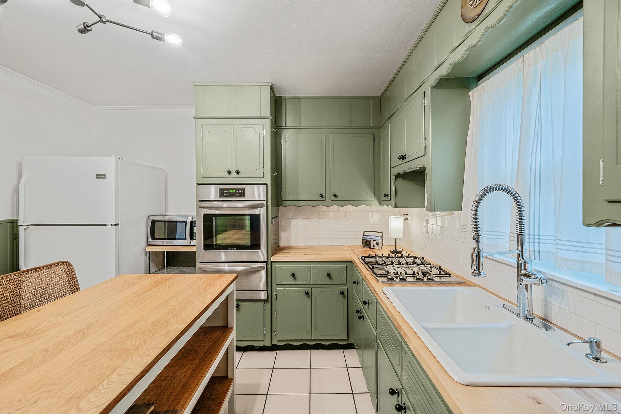 #6 photo, 15 Raymond Avenue, サフォーク郡 Farmingville , NY 11738