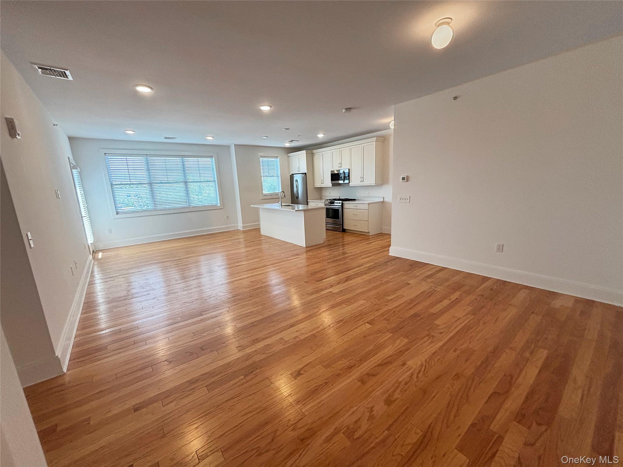 #5 photo, 535 Marina Pointe Drive, ナッソー郡 East Rockaway , NY 11518