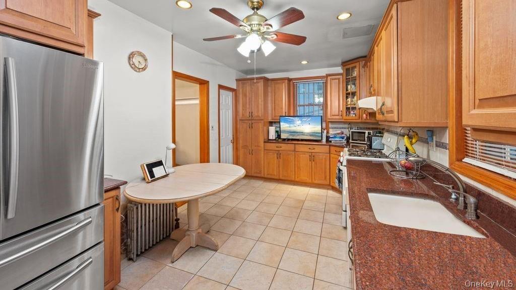 #10 photo, 8210 Fort Hamilton Parkway, ブルックリン区 Brooklyn , NY 11209