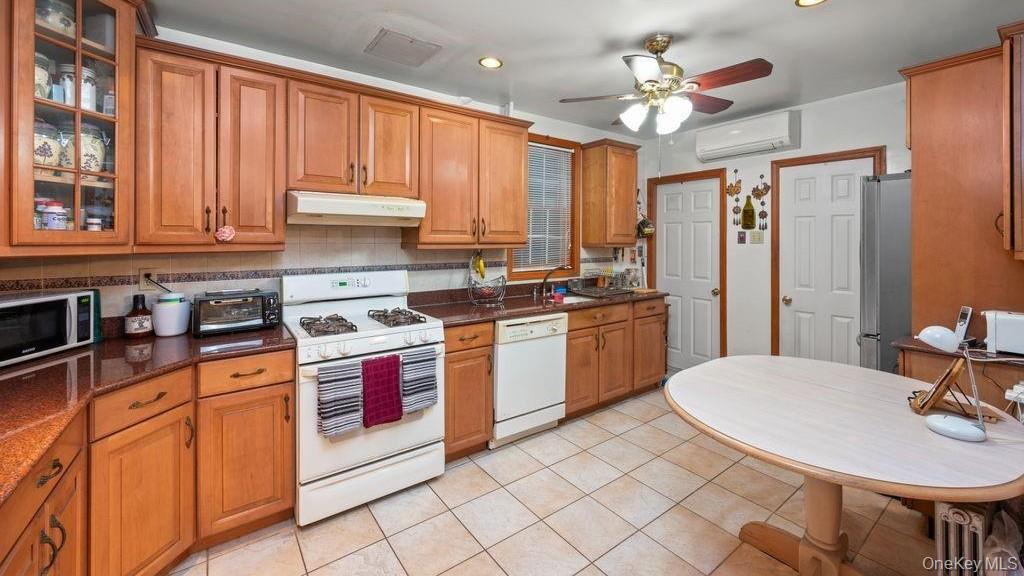 #8 photo, 8210 Fort Hamilton Parkway, ブルックリン区 Brooklyn , NY 11209