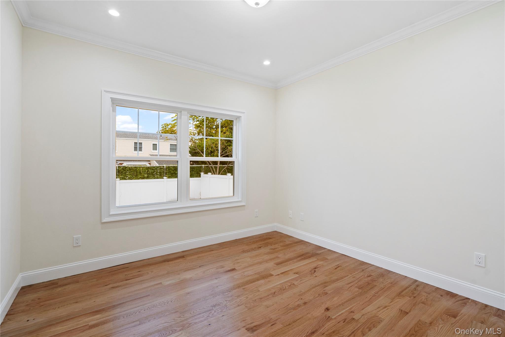 #11 photo, 23 Cove Lane, ナッソー郡 Levittown , NY 11756