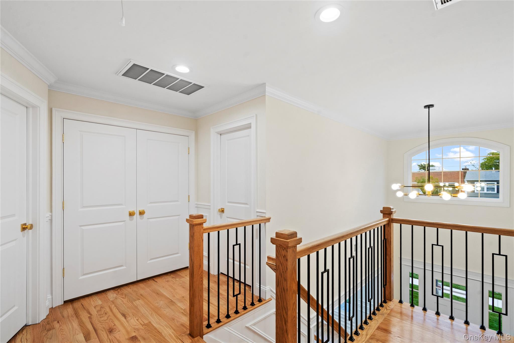 #12 photo, 23 Cove Lane, ナッソー郡 Levittown , NY 11756