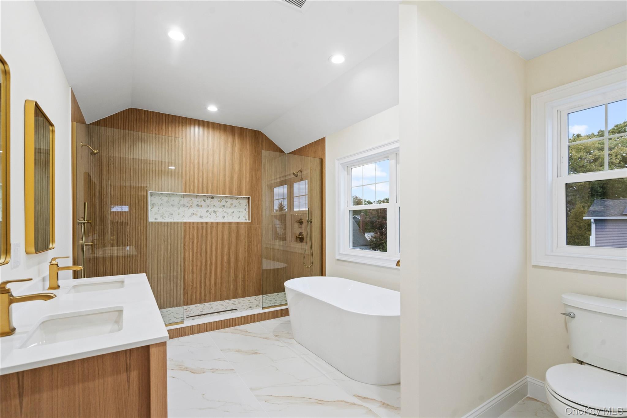 #15 photo, 23 Cove Lane, ナッソー郡 Levittown , NY 11756