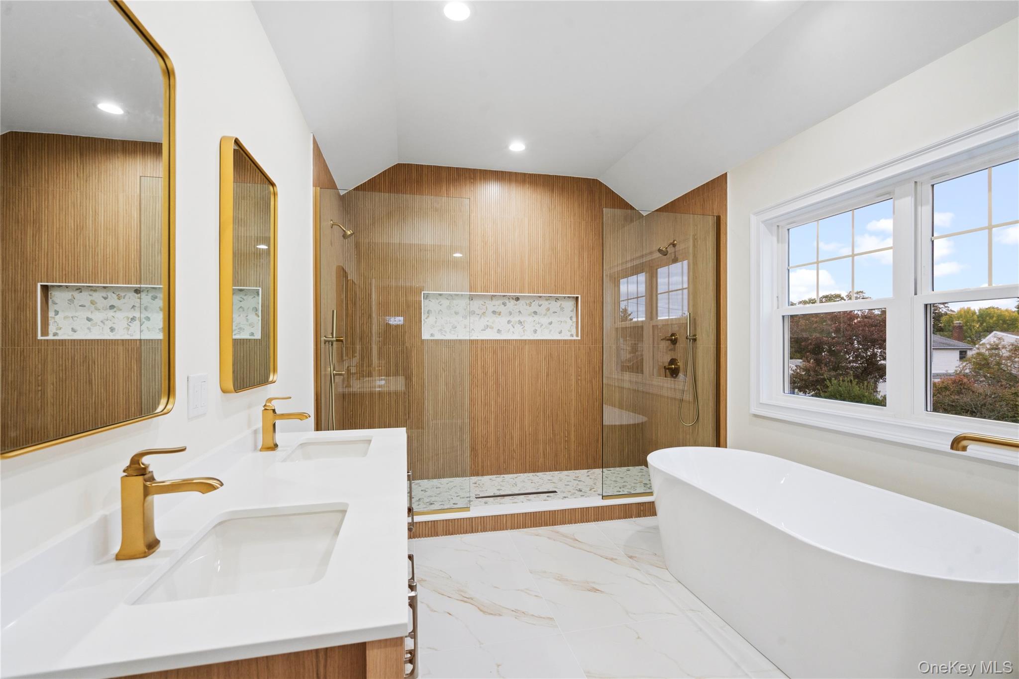 #16 photo, 23 Cove Lane, ナッソー郡 Levittown , NY 11756