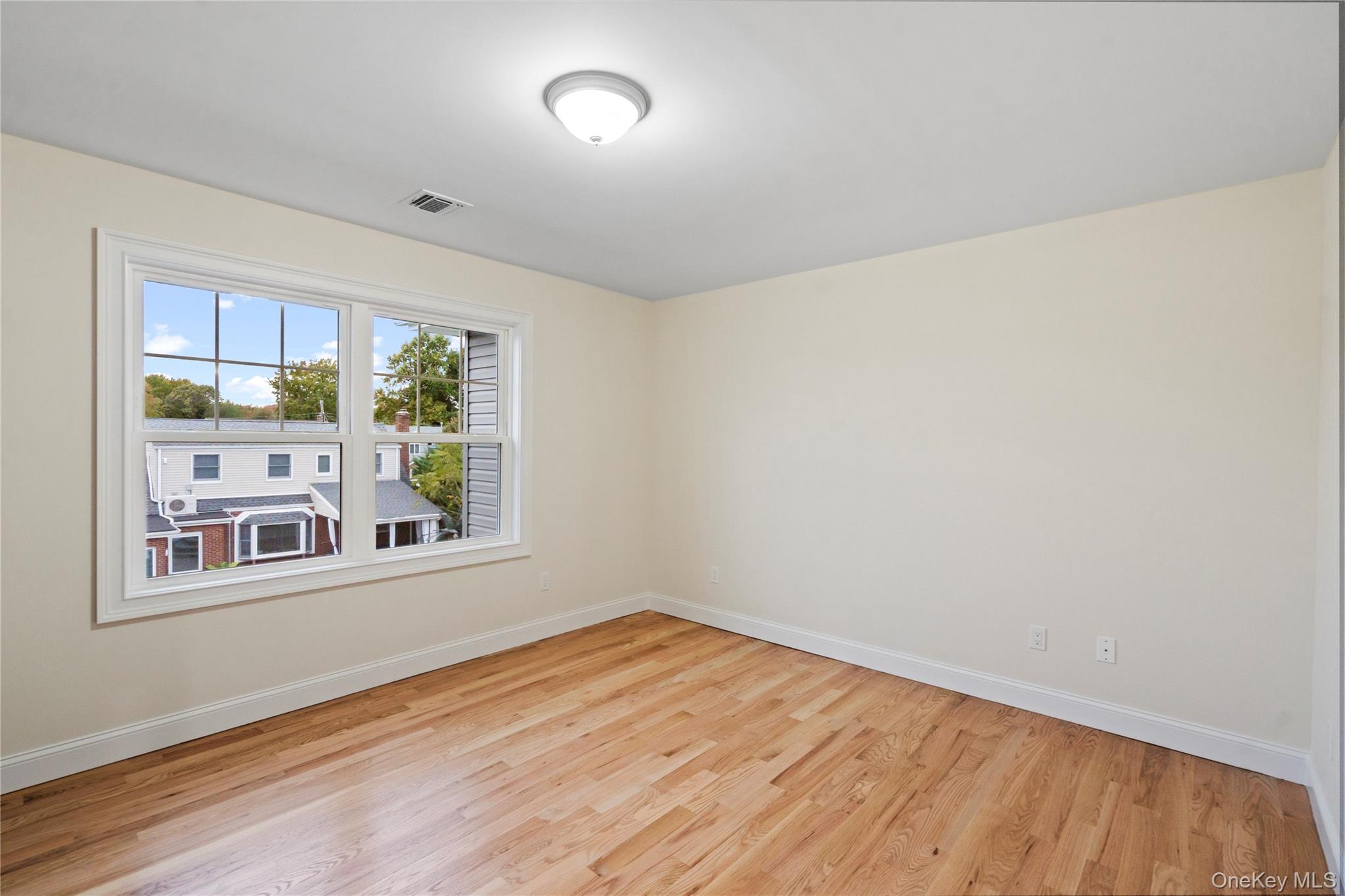 #17 photo, 23 Cove Lane, ナッソー郡 Levittown , NY 11756