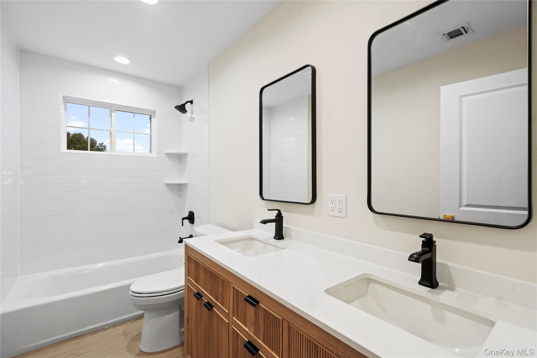 #18 photo, 23 Cove Lane, ナッソー郡 Levittown , NY 11756