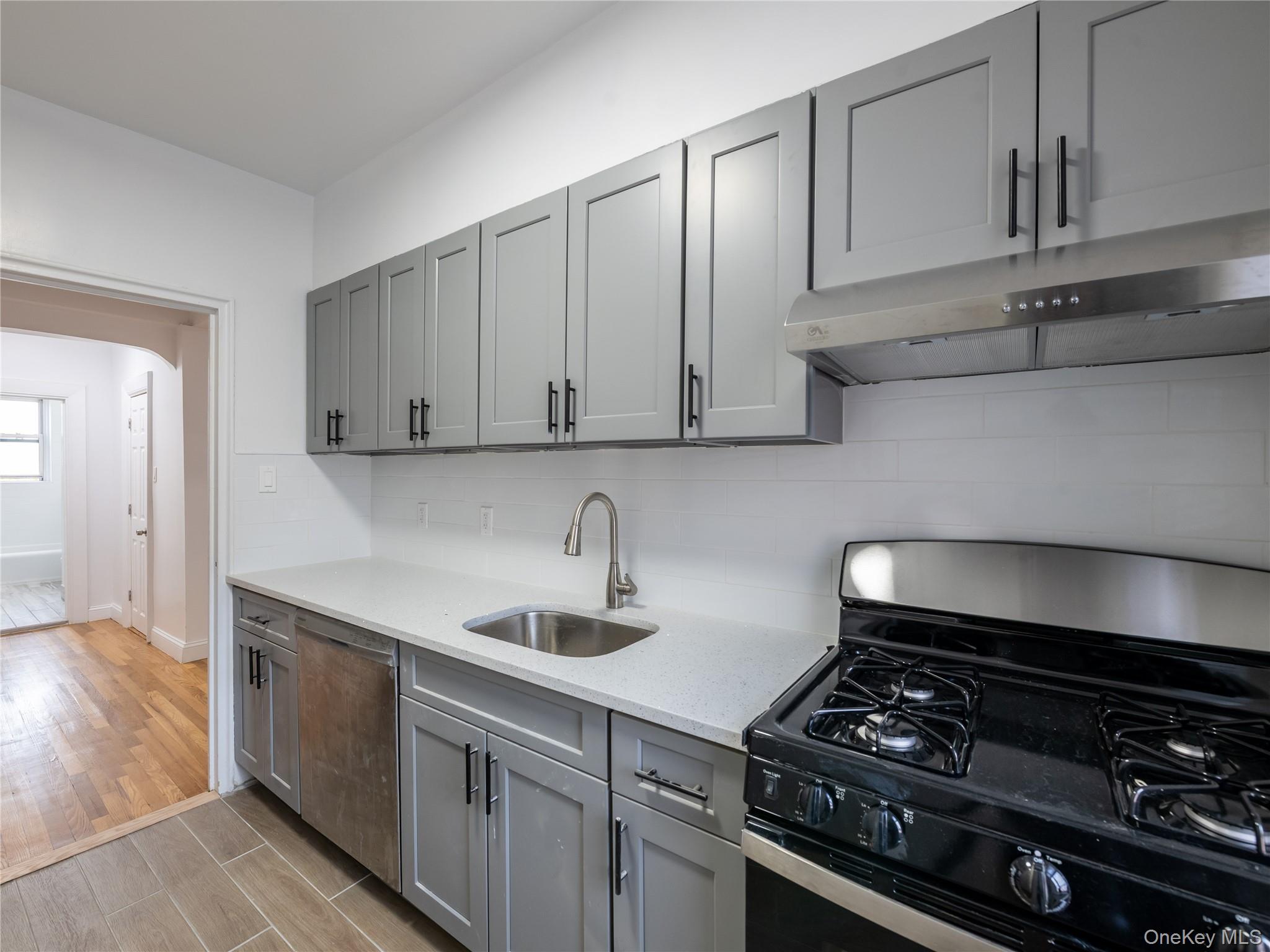 #13 photo, 63-60 102nd Street, クイーンズ区 Rego Park , NY 11374