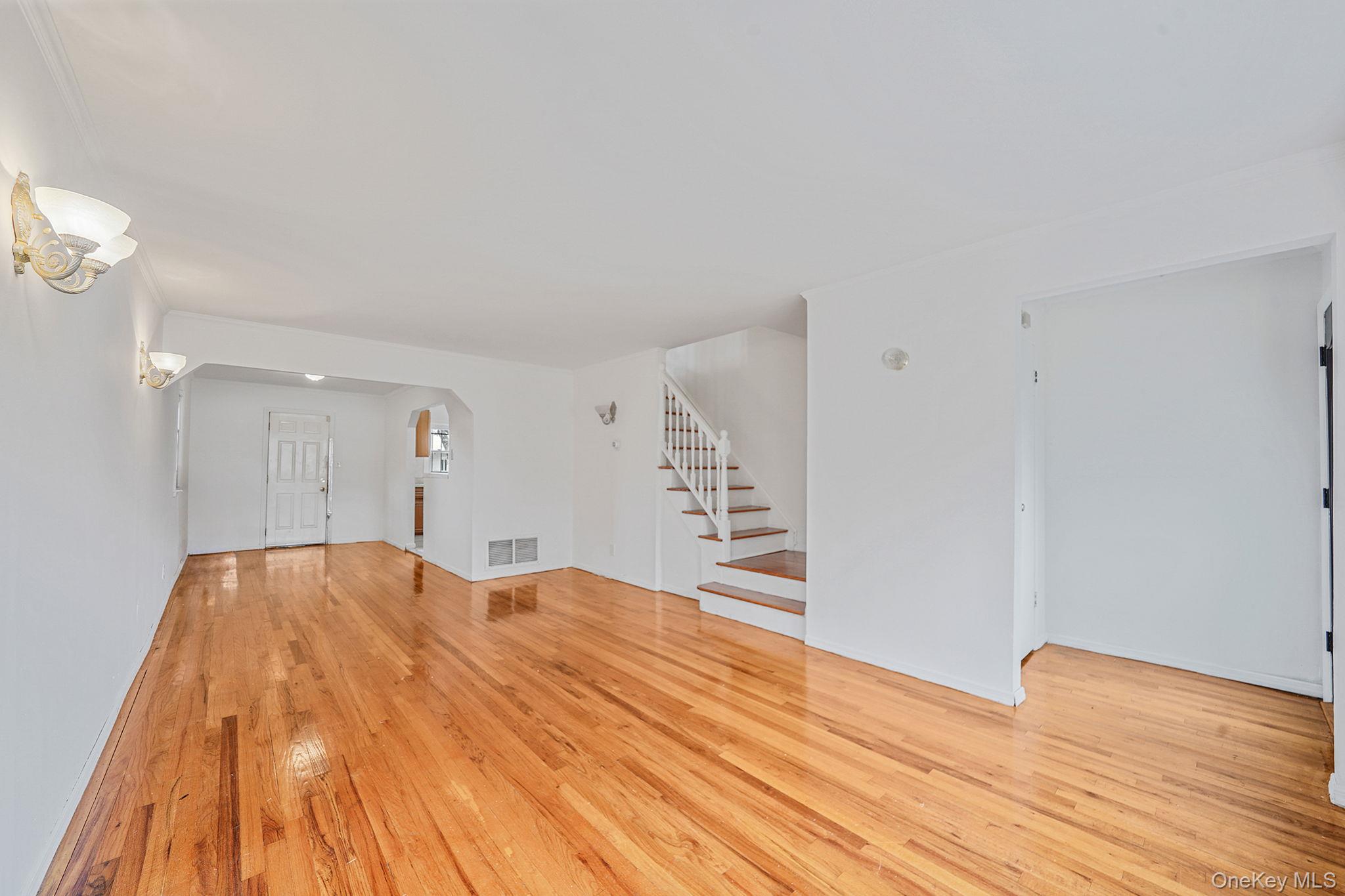 #8 photo, 25701 149th Road, クイーンズ区 Rosedale , NY 11422