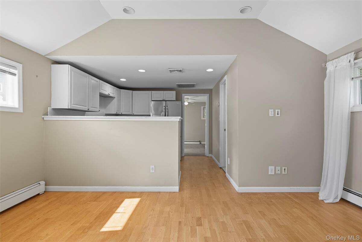 #4 photo, 28 Waterville Drive, サフォーク郡 Sound Beach , NY 11789