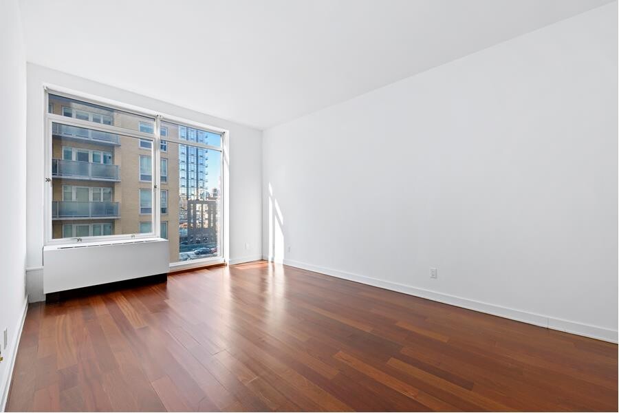 #3 photo, 41-17 CRESCENT Street, Long Island City , NY 11101