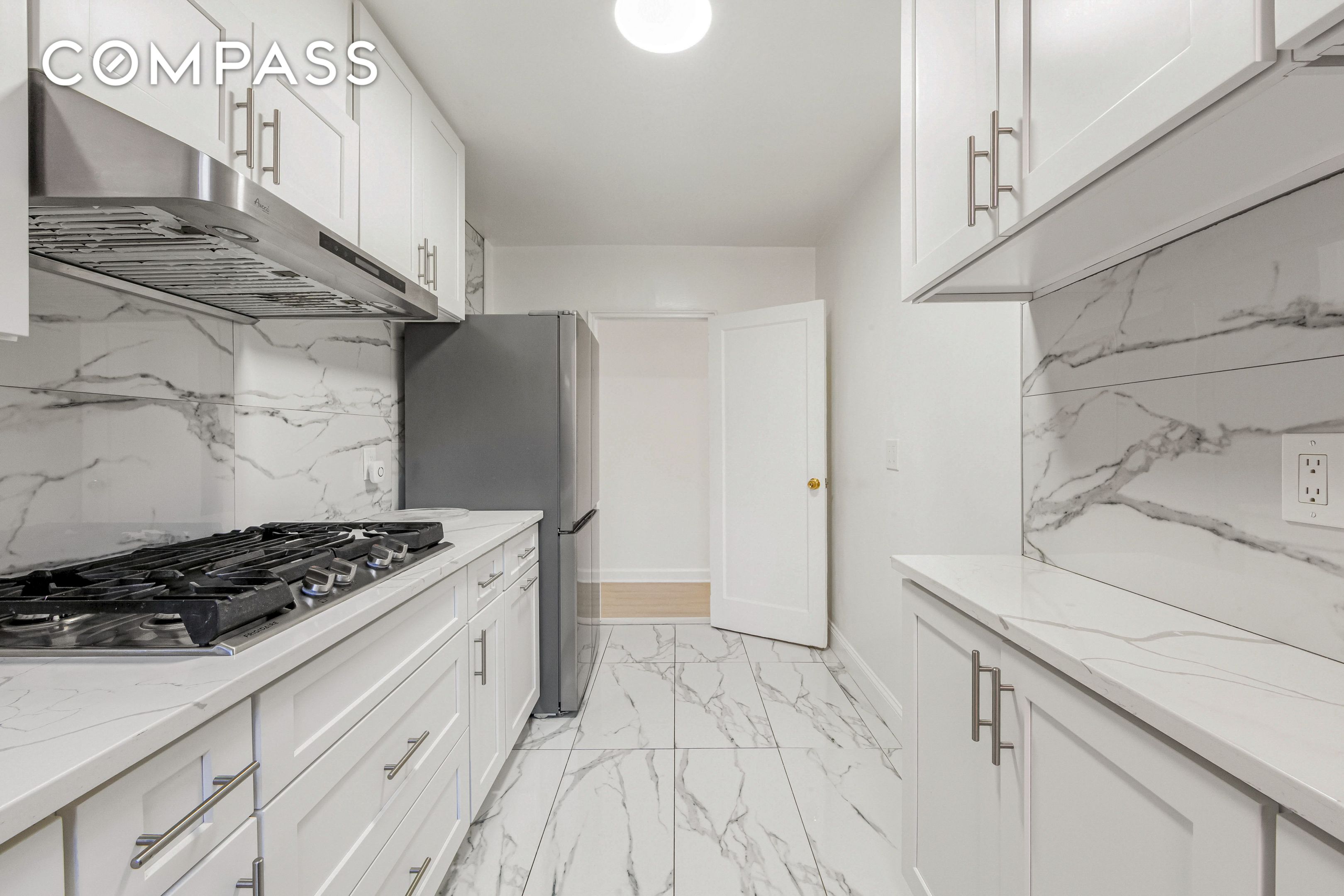 #7 photo, 76-10 34th Avenue, クイーンズ区 Jackson Heights , NY 11372