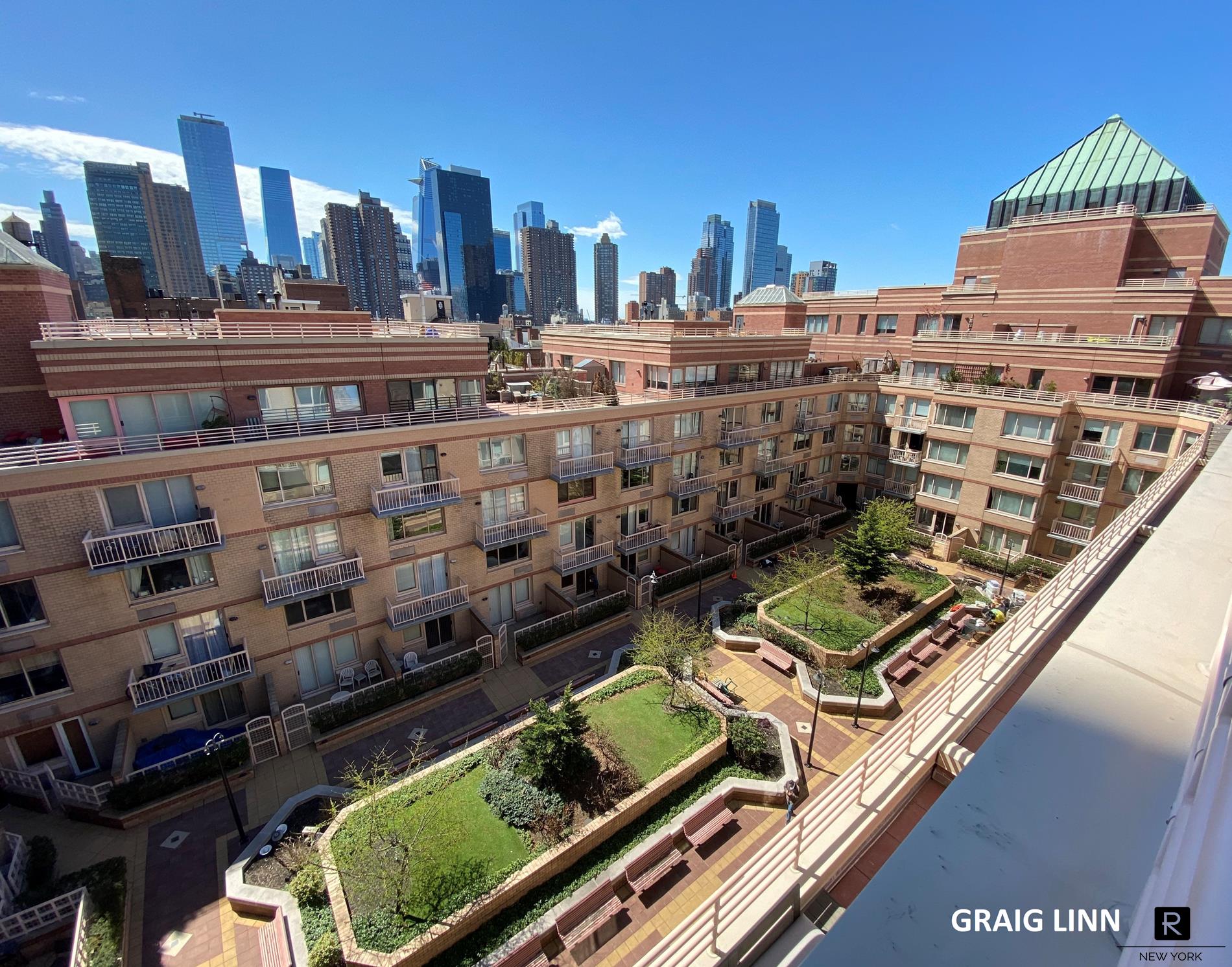 #11 photo, 393 W 49th Street, マンハッタン Clinton , NY 10019