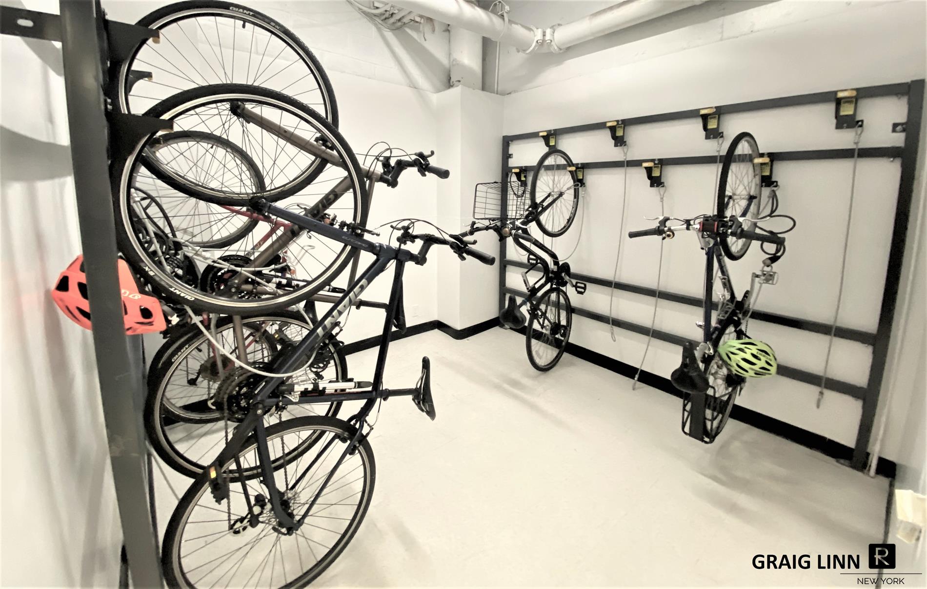 #13 photo, 393 W 49th Street, マンハッタン Clinton , NY 10019