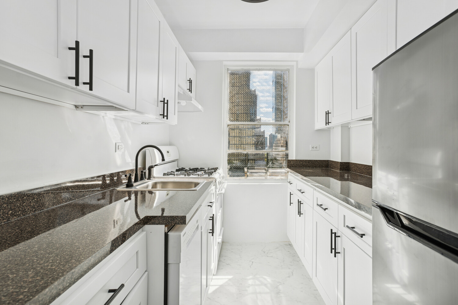 #3 photo, 225 E 46TH Street, マンハッタン Turtle Bay , NY 10017