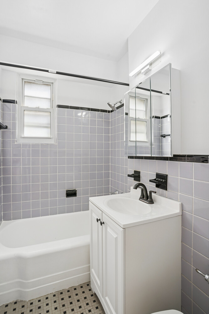 #5 photo, 225 E 46TH Street, マンハッタン Turtle Bay , NY 10017