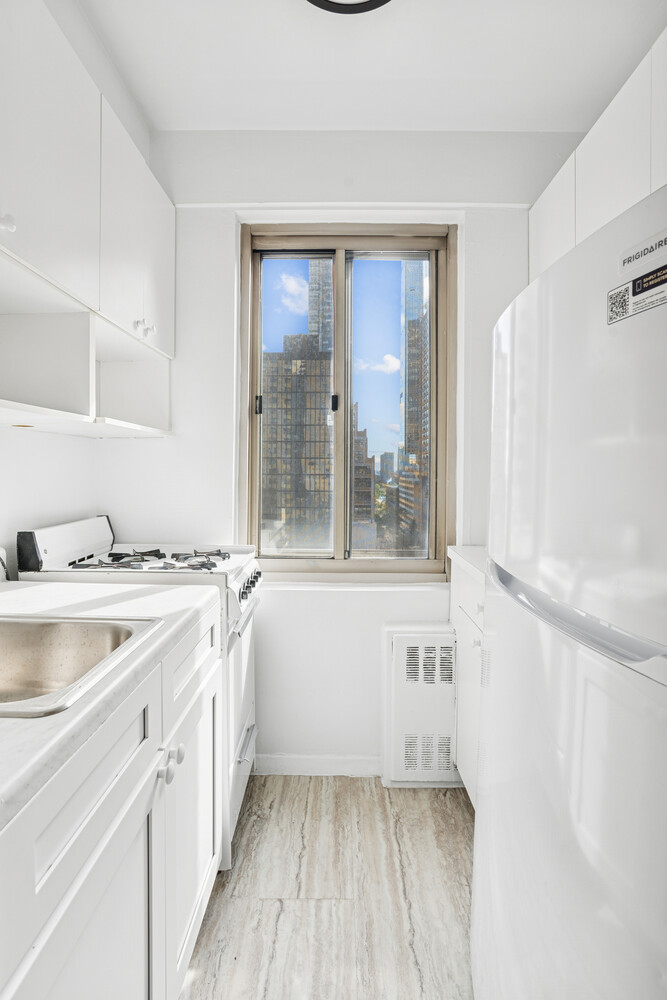 #3 photo, 225 E 46TH Street, マンハッタン Turtle Bay , NY 10017