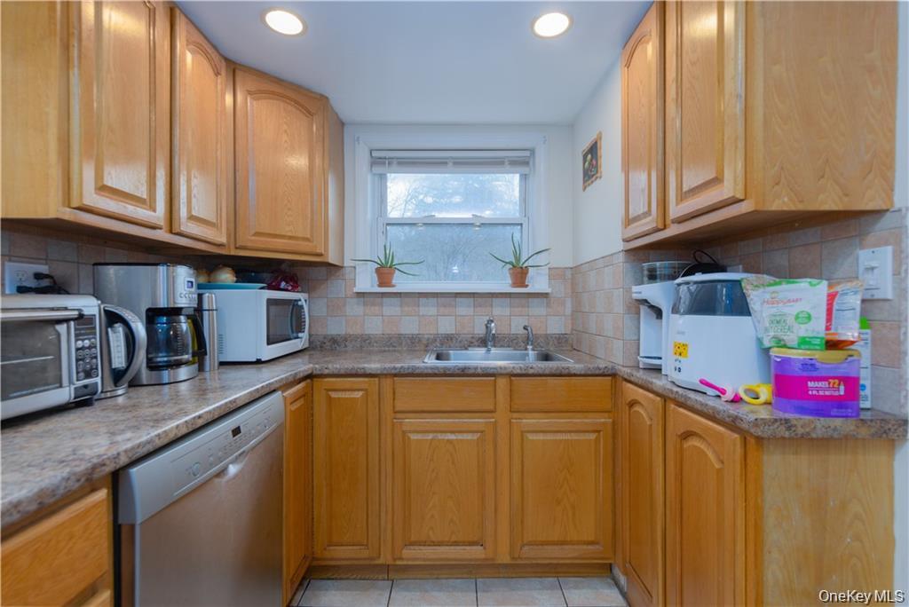 #12 photo, 2 Rockland Avenue, Nanuet , NY 10954