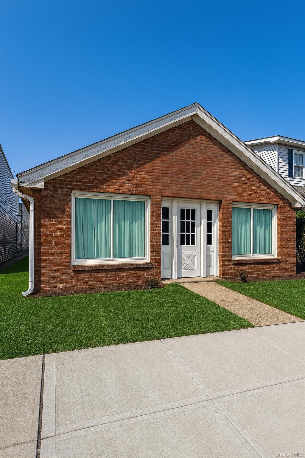 #1 photo, 3579 Merrick Road, ナッソー郡 Seaford , NY 11783