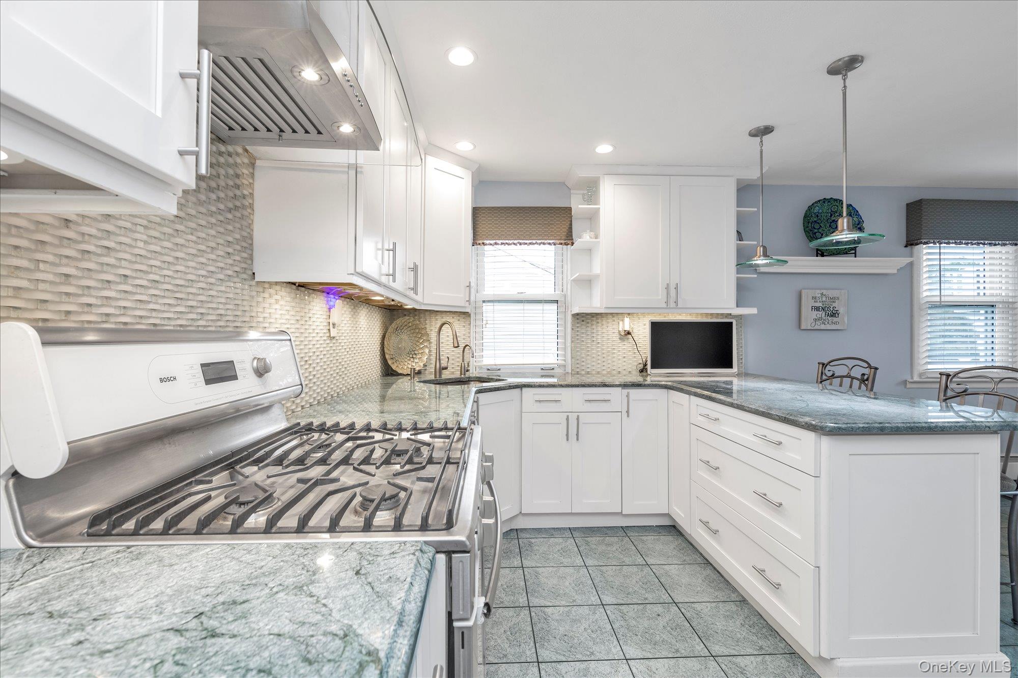 #10 photo, 865 Third Avenue, नासाउ काउंटी Franklin Square , NY 11010