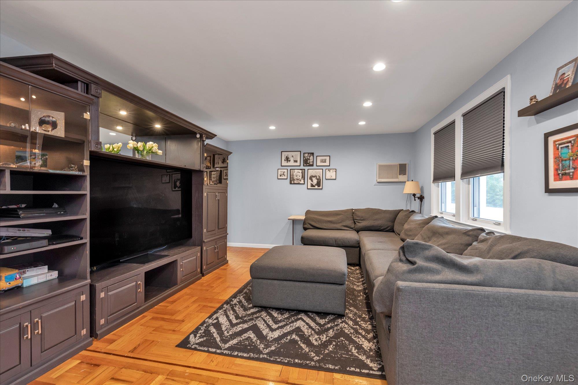 #12 photo, 865 Third Avenue, नासाउ काउंटी Franklin Square , NY 11010