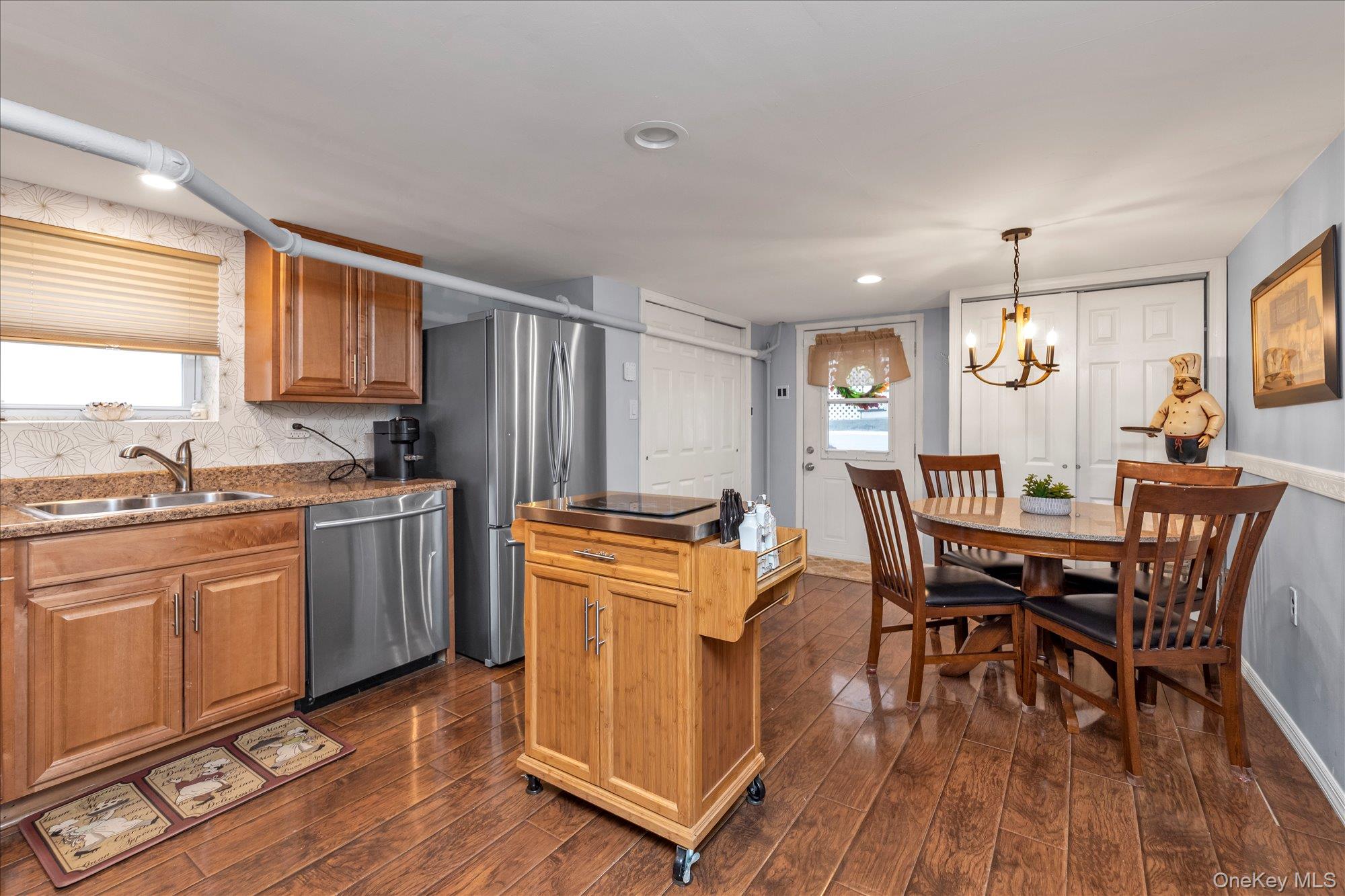 #19 photo, 865 Third Avenue, नासाउ काउंटी Franklin Square , NY 11010