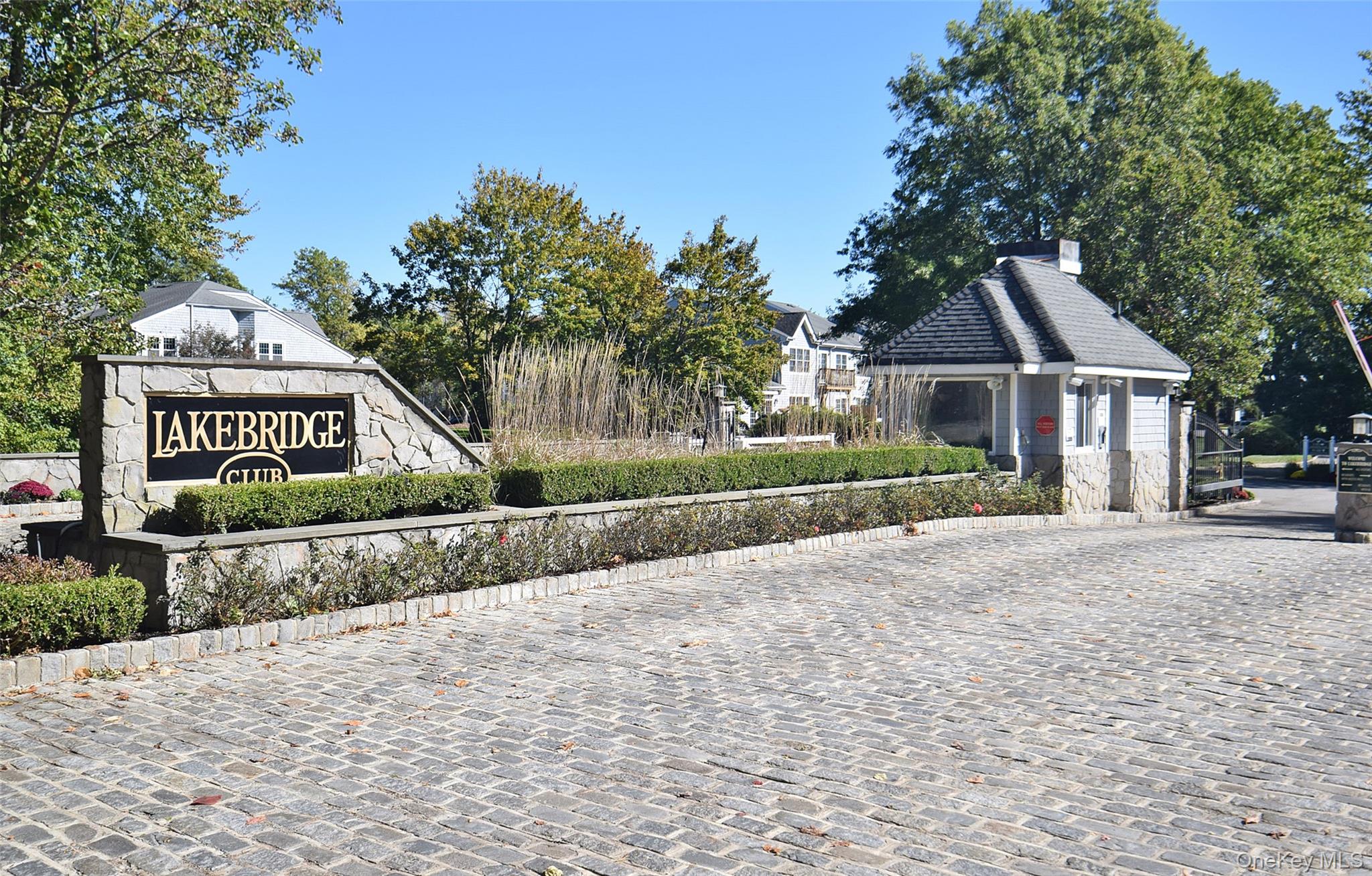 #1 photo, 3 Lakebridge Drive, サフォーク郡 Kings Park , NY 11754