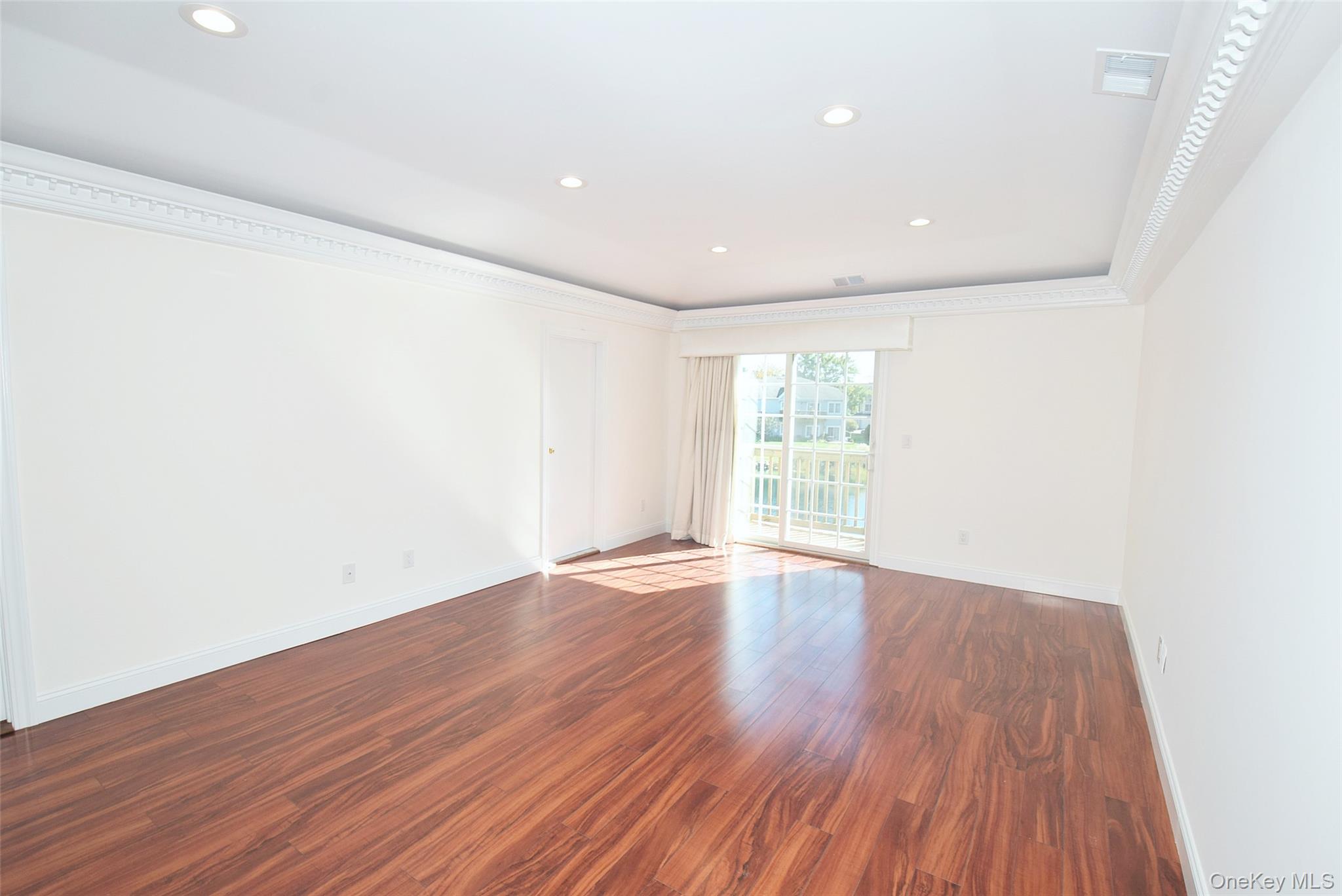 #13 photo, 3 Lakebridge Drive, サフォーク郡 Kings Park , NY 11754